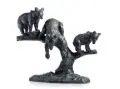 Anton Büschelberger, Drei Bärenjunge auf einem Baumstamm, Bronze, gegossen, schwarzbraun patiniert und montiert