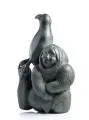 Thomas Sevoga, Inuit-Frau und Vogel, 1979, Schwarzer Speckstein