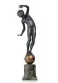 Johannes Götz, Balancierender Knabe, Nach 1888, Bronze, schwarzbraun patiniert, die Kugel poliert