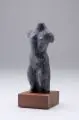 Michaela Egdmann, o.T. (Kleiner weiblicher Torso), 2004, Keramik, schwarzbraune Metall- und grünliche Keramikglasur