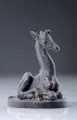 Max Hermann Fritz, Sitzendes Giraffenkalb. 1. H. 20. Jh, Bronze, gegossen, braun und schwarz patiniert