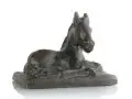 Etha Richter, Liegendes Fohlen, 1947, Bronze, gegossen, braun und grün patiniert