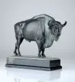 Albert Kraemer, Wisent. 1. H. 20. Jh, Bronze, gegossen, schwarz und grün patiniert, Marmor