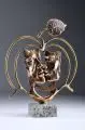 Aleksander Dętkoś, Der Kuß, 2002, Bronze, Gelbguß, verlötet, poliert und teilweise schwarz patiniert