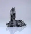 Wilhelm Löber, Liegendes Fohlen, Wohl 1961, Bronze gegossen, schwarzbraun patiniert