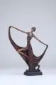 Pierre Chenet, Tänzerin. Ohne Jahr, Bronze, gegossen, braun patiniert