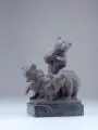 Max Hermann Fritz, Drei spielende Jungbären. Wohl um 1930, Bronze, gegossen, dunkelbraun patiniert