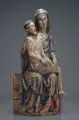 Rheinischer Meister, (?), Pietà (Vesperbild). Um 1300- 1320, Lindenholz, vollplastisch geschnitzt, rückseitig gehöhlt