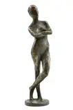 Jozef Kostka, Žena so založenými rukami, Okolo 1970, Bronz