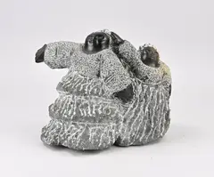beeld by Fabian Madamombe, Afrikaans marmeren gebeeldhouwd figuur door Fabian Madamombe, Zimbabwe, sold Jun 2026