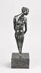Renée Weisink, Beeld naakte vrouw, Modern bronzen figuur op marmeren sokkel