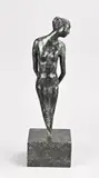 Renée Weisink, Beeld naakte vrouw, Modern bronzen figuur op marmeren sokkel