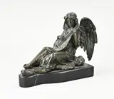 van een engel met luit Bronzen beeld, Engel met luit, Geplaatst op zwart marmeren basement