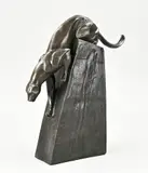 panter op helling Bronzen beeld, Panter