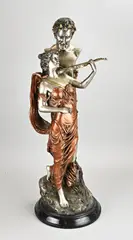 Groot bronzen figuur, 73 cm., Grote bronzen figurengroep, deels verzilverd/plated, geplaatst op marmeren basement