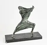 Cocon by Amersfoort Bronzen sculptuur door Frank Rosen, Op zwart marmeren basement, sold Jan 2026