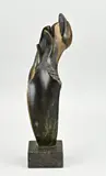 Ernest Joachim, Beeld, Moderne bronzen sculptuur op marmeren basement