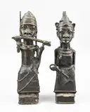 2x Afrikaans bronzen figuur, H 34 - 35 cm.