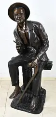 Zeer groot bronzen figuur, H 130 cm.