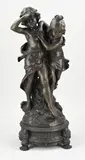 Groot bronzen figuur, Jongen en meisje