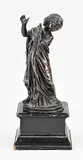 19e Eeuws bronzen figuur, Jonge vrouw met duif