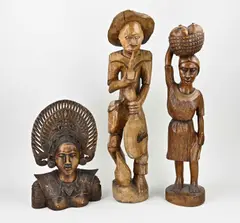 Drie oude houten beelden, H 37 - 66 cm.