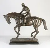 Groot bronzen figuur, Paard met jockey