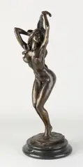 Erotisch bronzen beeld, H 43 cm., Erotische bronzen naakte dame op zwart marmeren basement
