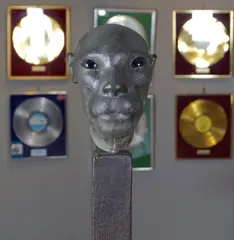 Karel Bečvář, Menneske/Dyr, 2007, Stål, tre, bronse og glass