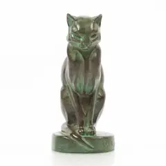 Max Le Verrier, Chat assis, sculpture en bronze à patine verte