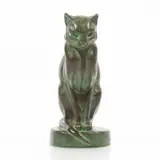 Max Le Verrier, Chat assis, sculpture en bronze à patine verte