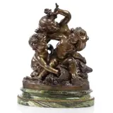 Raphaël Charles Peyre, Trois putti jouant, sculpture en bronze à patine brune, socle en marbre vert