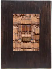 Vic Gentils, Cassette variation XXVI, 1974, collage de marteaux de piano sur coffret de bois teinté et peint ouvrant par un battant latéral secret. Signé au dos