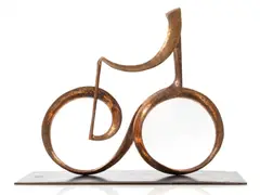 Vincent Strebelle, Le vélo, sculpture en bronze à patine doré, terrasse en acier