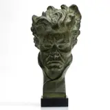 Johan de Maegt, Buste de Beethoven, sculpture en bronze à patine vert, socle en marbre noir. Signé
