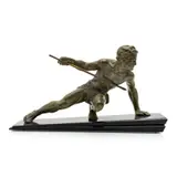 Gustave Buchet, Le chasseur, en régule à patine vert bronze et lance en laiton, socle en marbre noir étagé. Signé