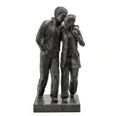 Caroline Moxhon, Deux amoureux, sculpture en terre cuite patinée