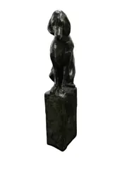 Karel Gomes, Bronzen sculptuur van een zittende hond, Bronzen sculptuur van een zittende hond Karel Gomes