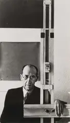 Arnold Newman, Piet Mondriaan, 1942, gelatin silver print portraying Piet Mondrian in his New York studio
