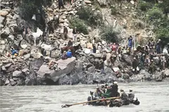 Reza Khatir, Traversée du fleuve, tirage jet d'encre pigmentaire monté sur aluminium
