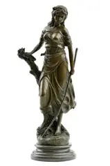 C. Mirval, Pastierka s kyticou kvetov, neskoršia edícia, bronz, mramorový podstavec