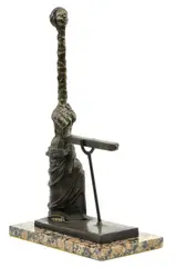 Salvator Dali, Surrealistická žena (so zásuvkami), neskoršia edícia, bronz, mramorový podstavec