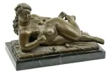 Fernando Botero, Ležiaci akt s jablkom
