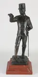 Frans bronzen figuur, Officier, Officier op marmeren basement