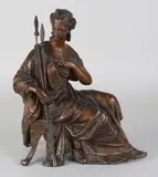 Griekse vrouw met speren by Antiek compositie metalen figuur, sold Jan 2019