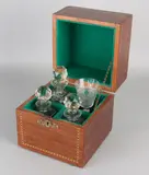 Antieke likeurkelder, 1800, Prachtige antieke likeurkelder van mahoniehout met bandintarsia