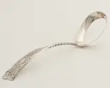 Zilveren eierlepel, getorste steel, Zilveren eierlepel, 835/000, met een deels getorste steel met puntige steel versierd met Biedermeier gravure