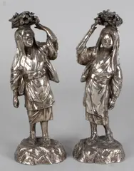 2 Japanse beeldjes, 19e eeuw, Twee gesigneerde Japanse plated metalen figuren, met sprokkelhout, omstreeks 1900 in goede staat 25cm Cond;G