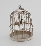 Zilveren miniatuur, papegaaikooi, Iets uit model