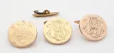 Drie manchetknopen Gg 585 & 000, met monogram, GG met monogram, Grote ronde manchetknopen versierd met een monogramgravure, MB. ø 24 mm